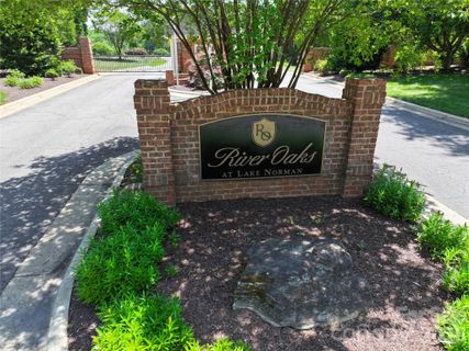 317 Broken Arrow Drive active home in Buffalo Shoals Natl Golf Club, Statesville, NC