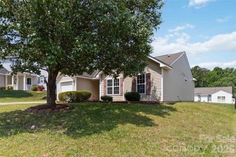 740 Aberdeen Glen Place pending home in Northwoods Forest, Charlotte, NC