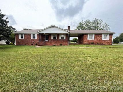 16924 Knoxwood Drive pending home in Knoxwood, Huntersville, NC