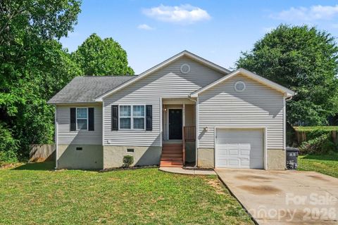 5463 Realtree Lane active home in Summit Hills, Charlotte, NC