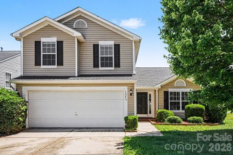 10419 Sparrow Springs Lane pending home in Moores Chapel, Charlotte, NC