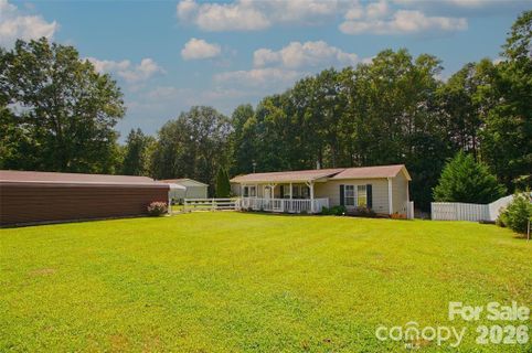 7010 Executive Circle pending home in Lake Shore, Denver, NC