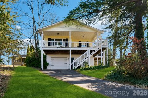 Homes in Royal Pines, Arden