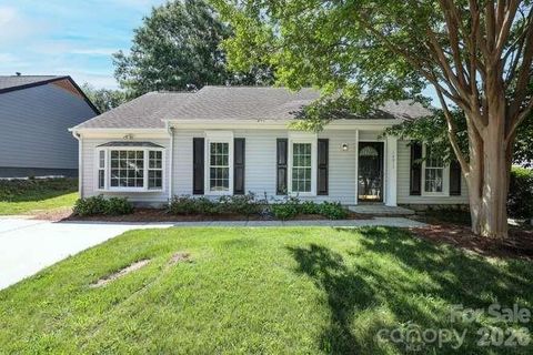 14011 Eden Court pending home in Danby, Pineville, NC