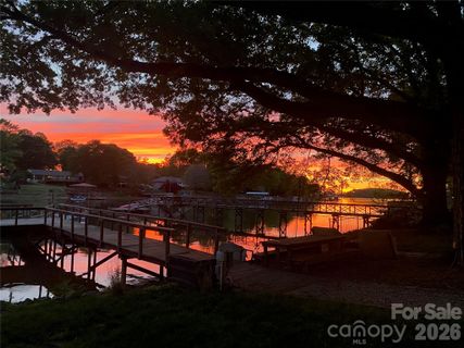 Norman Shores, Huntersville