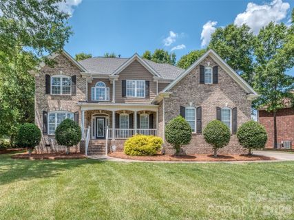 6167 Four Wood Drive pending home in Emerald Lake, Matthews, NC