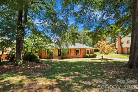 13507 Four Oaks Lane active home in Idlewood, Matthews, NC