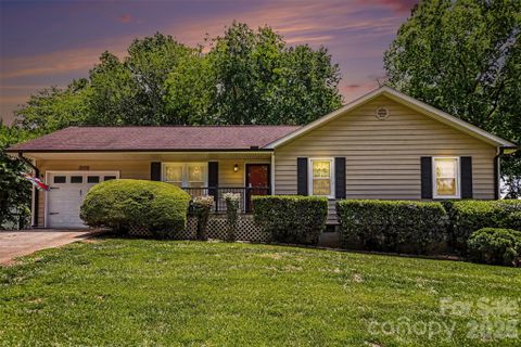 Homes in Canterbury, Statesville