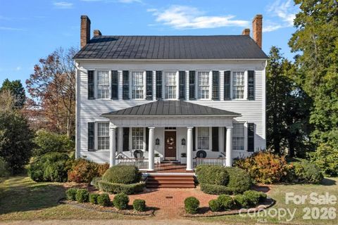 104 Leslie Loop