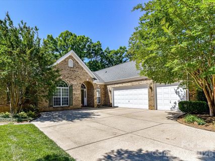 2535 Harlington Lane pending home in Nottingham Estates, Charlotte, NC