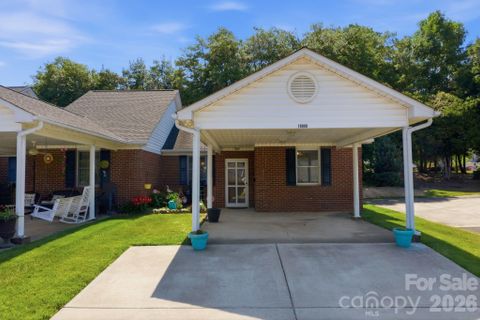 19980 Oak Leaf Circle active home in Twin Oaks, Cornelius, NC