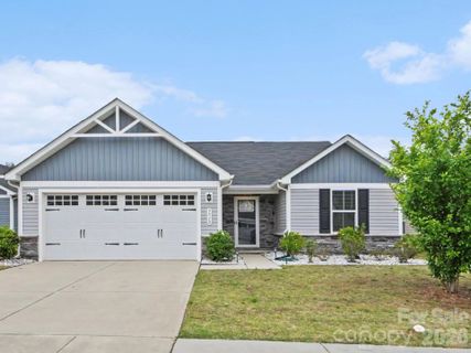 5513 Hughesdale Drive pending home in Woodgrove, Charlotte, NC