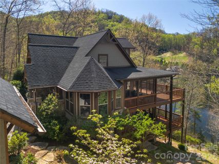 98 Eagle Watch Drive active home in Bear Lake Reserve, Tuckasegee, NC