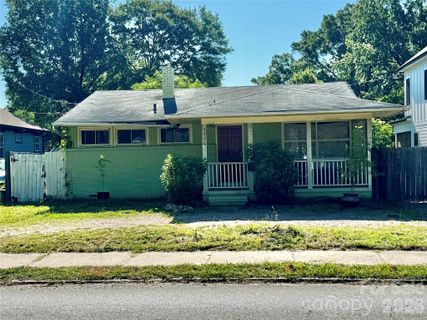 1704 Hawthorne Lane pending home in Midwood, Charlotte, NC