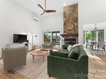 144 Racquet Club Villas Drive active home in Burlingame, Sapphire, NC