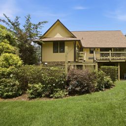 220 Shoreline Loop