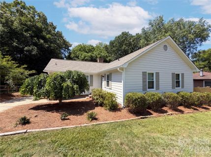 6727 Glenmoor Drive sold home in Forest Pawtuckett, Charlotte, NC