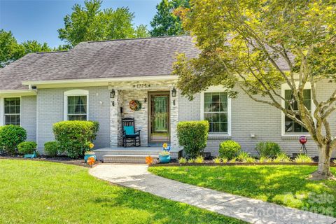 1325 Bucknell Avenue pending home in Kingswood, Gastonia, NC