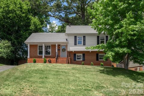 6912 Woodstock Drive active home in Starmount, Charlotte, NC