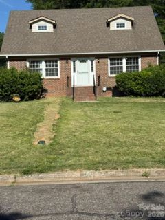 917 Canterbury Court active home in Brookhaven, Gastonia, NC