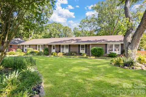 4323 Creemore Drive pending home in Rolling Acres, Charlotte, NC