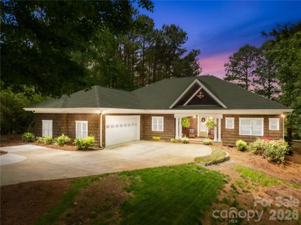 1483 Baltusrol Drive pending home in Verdict Ridge, Denver, NC