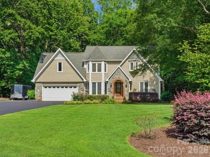 1938 Candlewick Drive sold home in Olde Williamsburg, Fort Mill, SC
