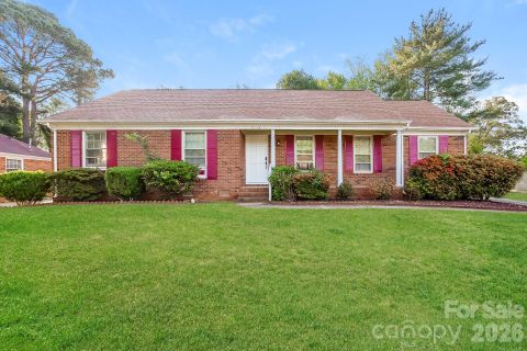 7114 Fox Hunt Road pending home in Idlewild, Charlotte, NC