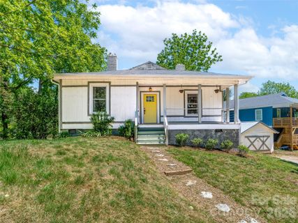 125 Edwards Avenue sold home in Beacon Village, Swannanoa, NC