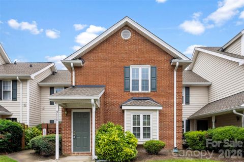 9320 South Vicksburg Park Court pending home in Park Walk, Charlotte, NC