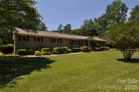 808 Briarcliff Circle