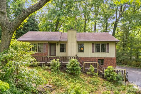 636 Goldview Drive active home in Haywood Knolls, Hendersonville, NC