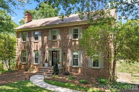 7814 Bradenton Drive pending home in Quail Hollow Estates, Charlotte, NC