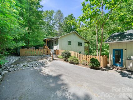 142 Wildflower Road sold home in Swiss Pine Lake, Spruce Pine, NC