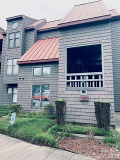 9039 J M Keynes Drive pending home in Lakeshore Village, Charlotte, NC