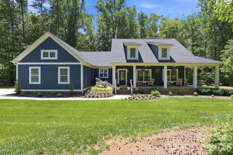 203 Spinnaker Court active home in Yachtsmans Point, Lexington, NC