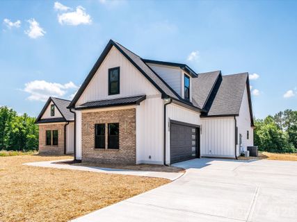 1012 Harrogate Drive pending home in Bennington Estates, Bessemer City, NC