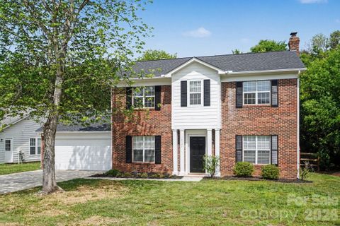 12127 Landing Green Drive active home in Landen Glen, Charlotte, NC