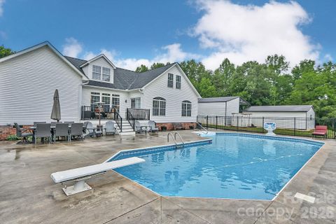 3127 Yorkshire Lane