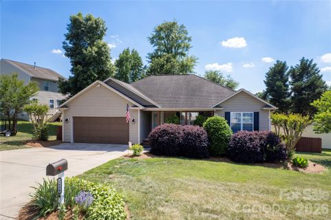 1684 Red Bird Circle sold home in Hummingbird Ridge, Concord, NC