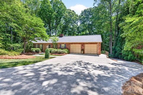 989 Hampton Place pending home in White Oaks, Mooresville, NC