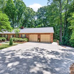 989 Hampton Place