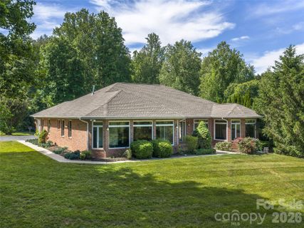 39 Beaumont Drive pending home in Beaumont Estates, Hendersonville, NC