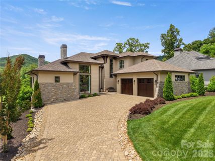103 Somerset Village Lane active home in The Cliffs At Walnut Cove, Arden, NC