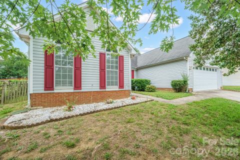 9426 Cantle Drive pending home in Gaitwood, Charlotte, NC