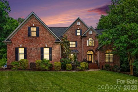 1009 Medinah Court active home in Firethorne, Waxhaw, NC