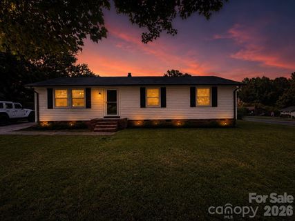 617 Oakwood Lane