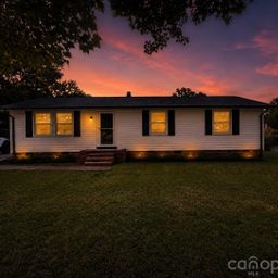 617 Oakwood Lane