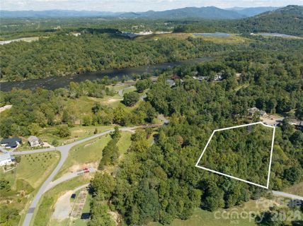 68 Sweet Fern Parkway active home in Olivette, Asheville, NC