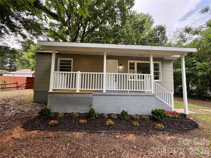 435 E Club Drive active home in Club Colony, Gastonia, NC